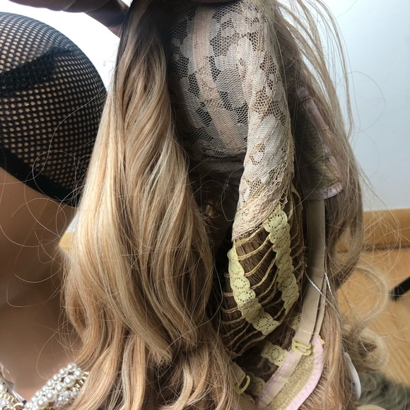 ✨Miriam DIRTY ASH BLONDE Ombré  Curly  WIG *NWT* ✨ main image 8